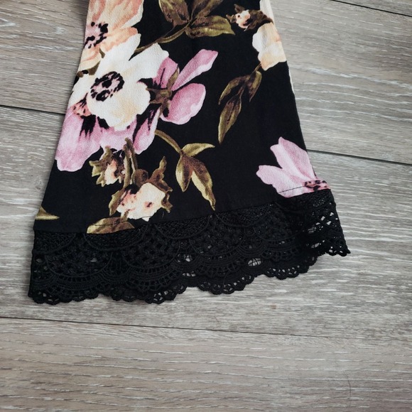 Kendall & Kylie Floral Bell Sleeve Crop Top Black Pink Crochet Lace Trim Small - Picture 6 of 7